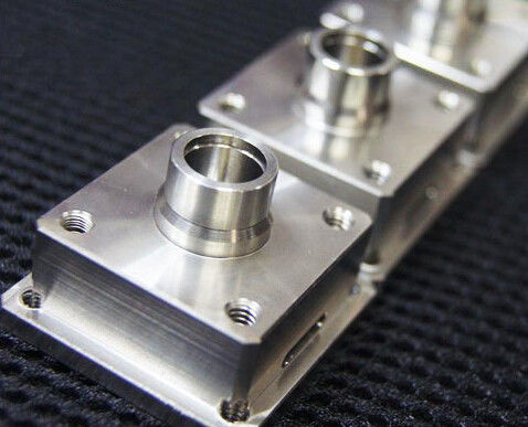Douanecnc Metaal die voor het Ijzerprototype van het Aluminiummessing Autodelen machinaal bewerken